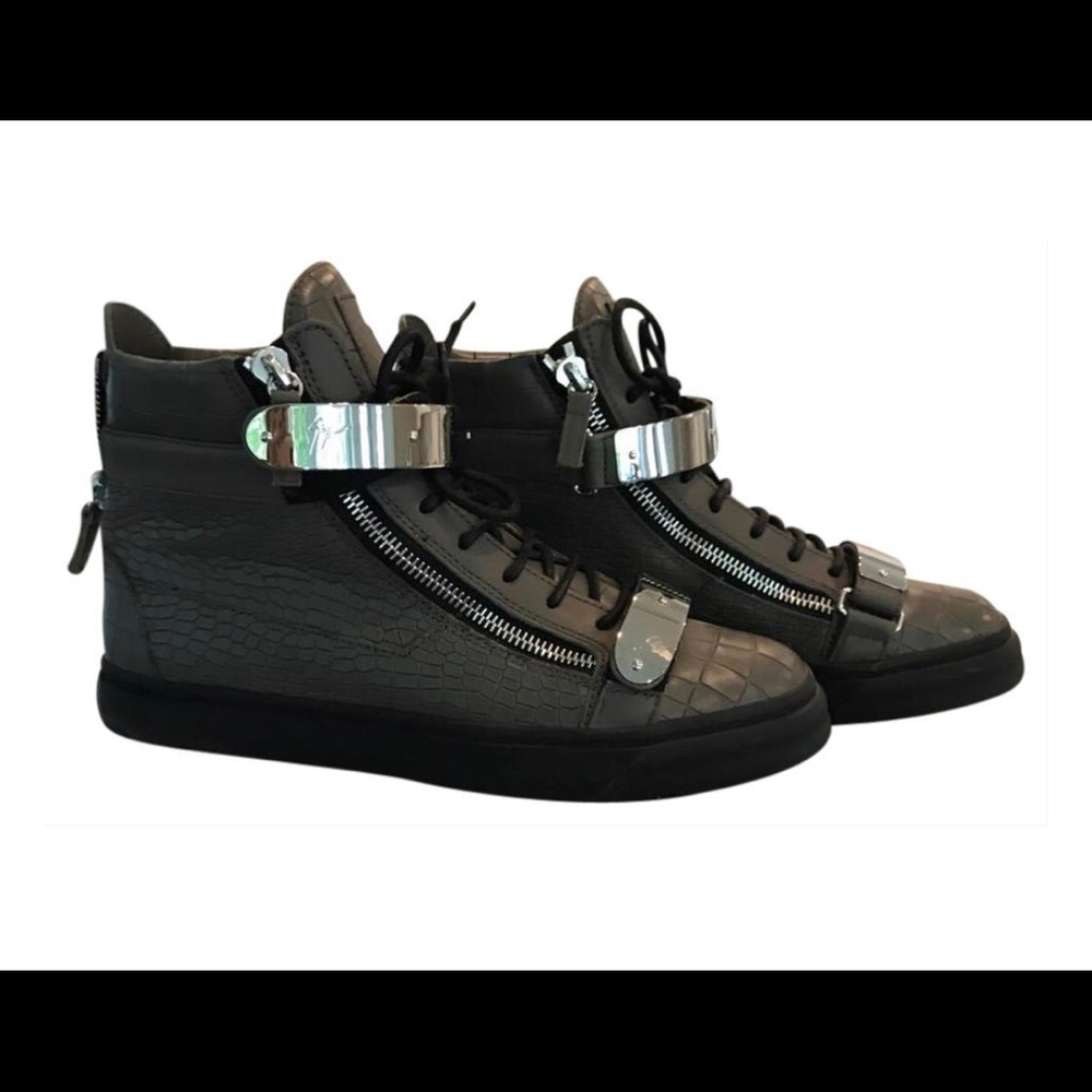 Giuseppe Zanotti men’s gray sneakers. 44